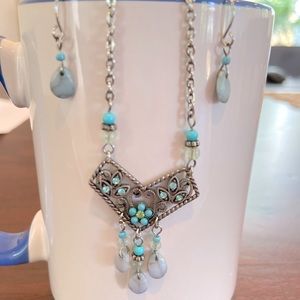 Necklace and earrings in turquoise